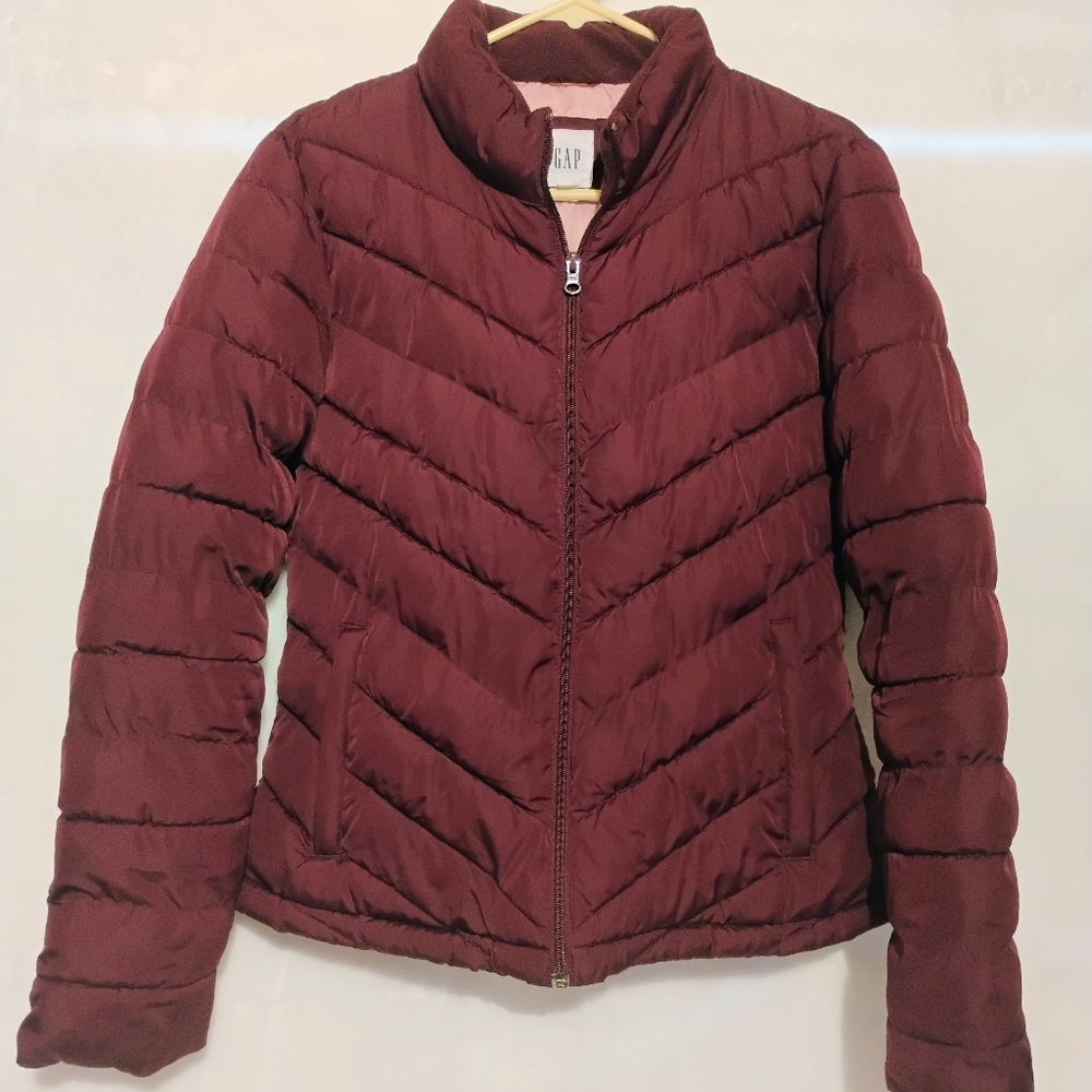 Gap Womens Medium Burgundy Chevron Quilted Puffer Jacket Maroon Full Zip Y2K